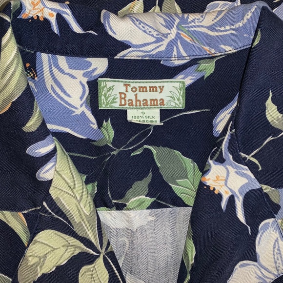 Hawaiian Print Blouse - Picture 4 of 4